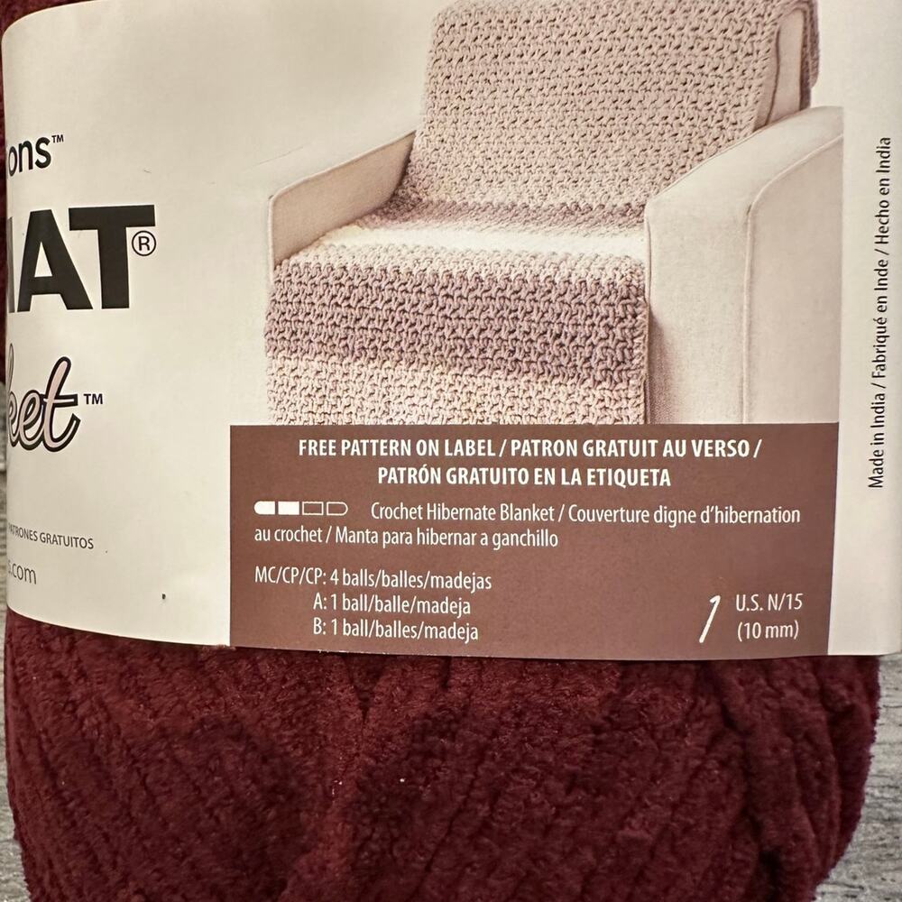 Bernat blanket Purple Plum yarn - Picture 4 of 5